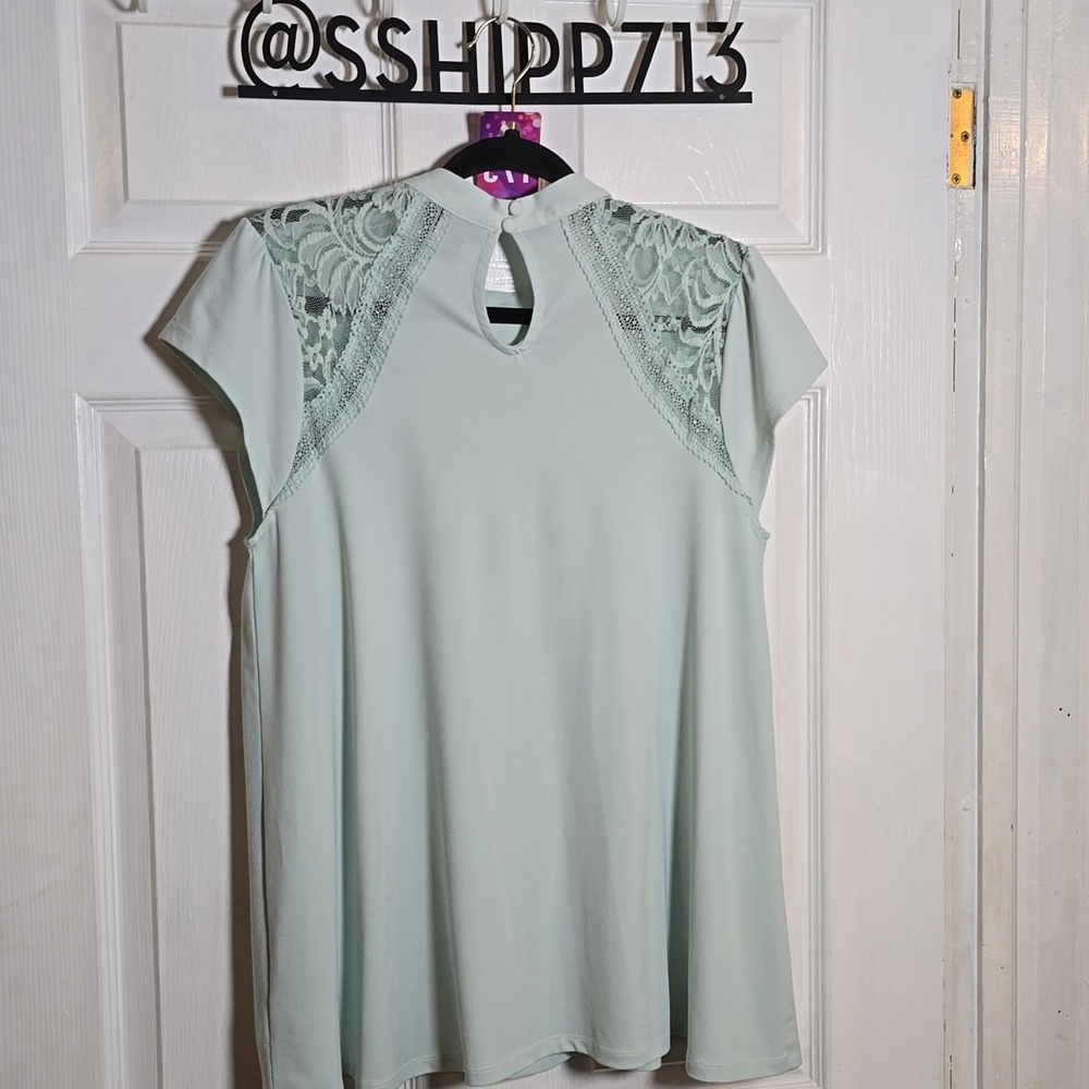 175 Torrid 00 M/L Medium Large Mint Lace Accent Blouse - Picture 4 of 7